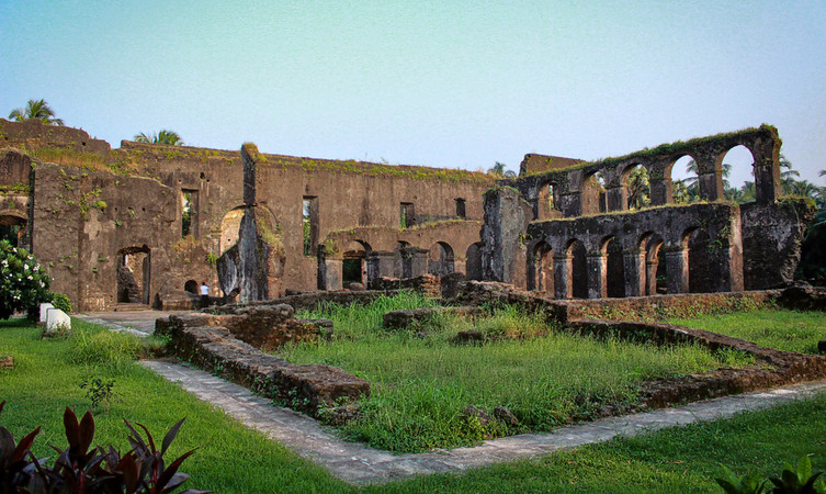 moti-daman-fort-lighthouse-img